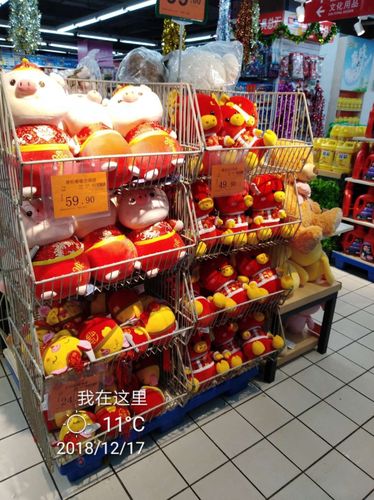 百貨12.17打烊后陳列圖片 定格夜晚的靜謐與精致藝術